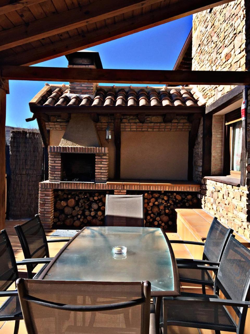 El Corral De Concejo Guest House Horcajuelo de la Sierra Bagian luar foto